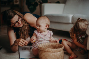 Natürliche Babyfotos und Familienfotos bei Familienfotoshooting in Basel