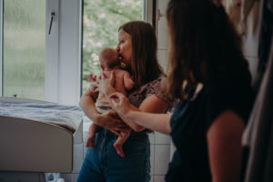 Kreative Ideen für natürliche Familienfotos Zuhause, Fotografin Freiburg